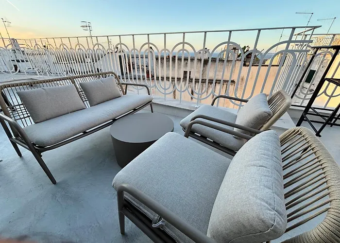 Lefko Jacuzzi Vista Apartment *